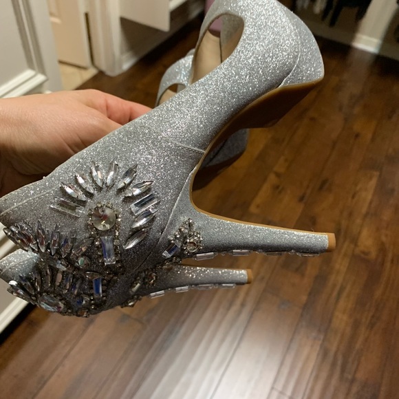 Silver high heels. Elegant. - Picture 2 of 2